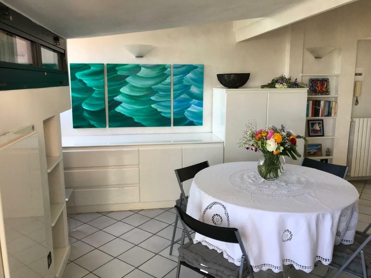 Mansarda Luminosa In Centro Sul Mare - Attic By Sea Διαμέρισμα Σαν Ρέμο Εξωτερικό φωτογραφία